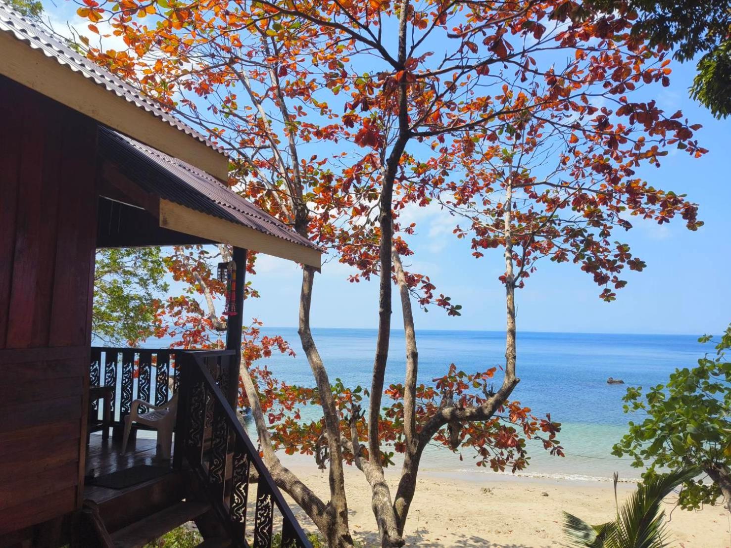 Kohjum Seafront Resort Koh Jum Exteriör bild