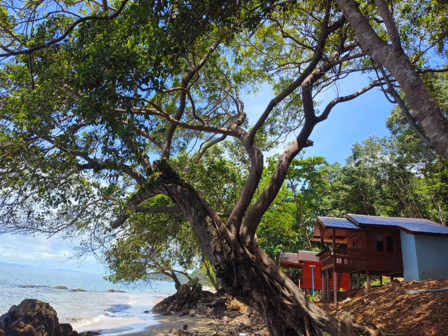 Kohjum Seafront Resort Koh Jum Exteriör bild